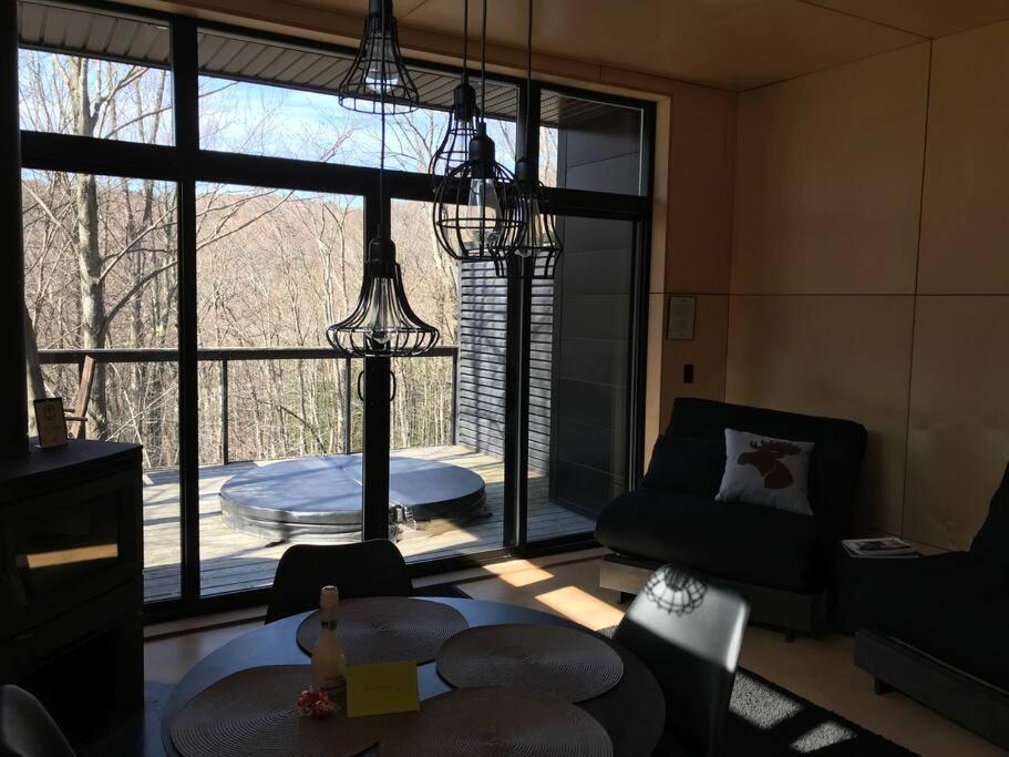 Cabin Sutton 252 - En Harmonie Avec La Nature! Villa Exterior photo
