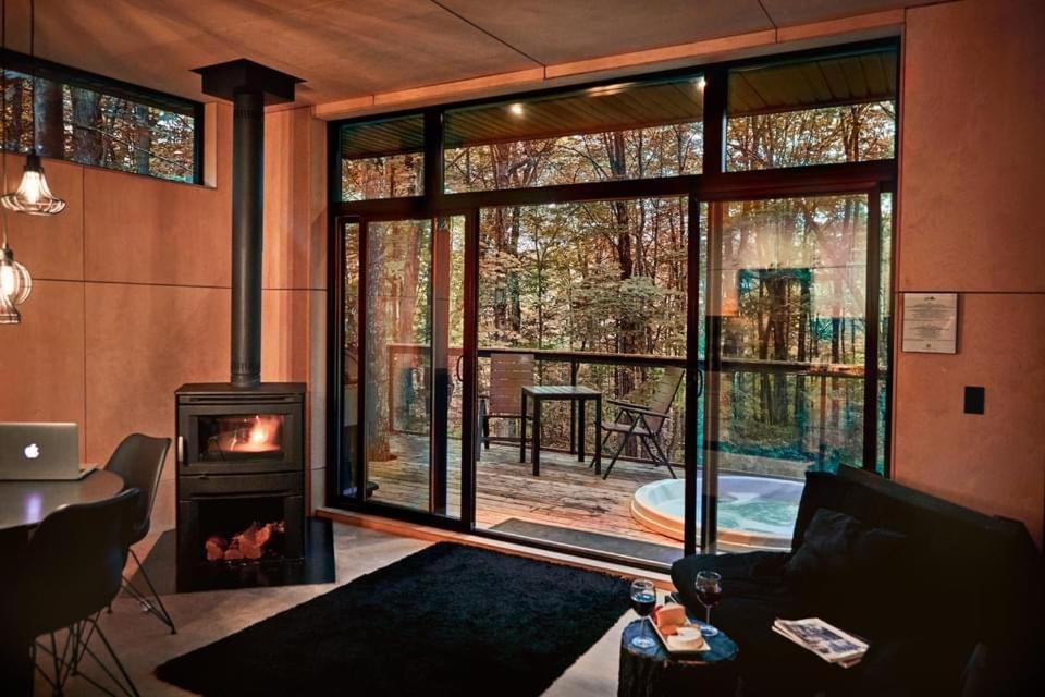 Cabin Sutton 252 - En Harmonie Avec La Nature! Villa Exterior photo
